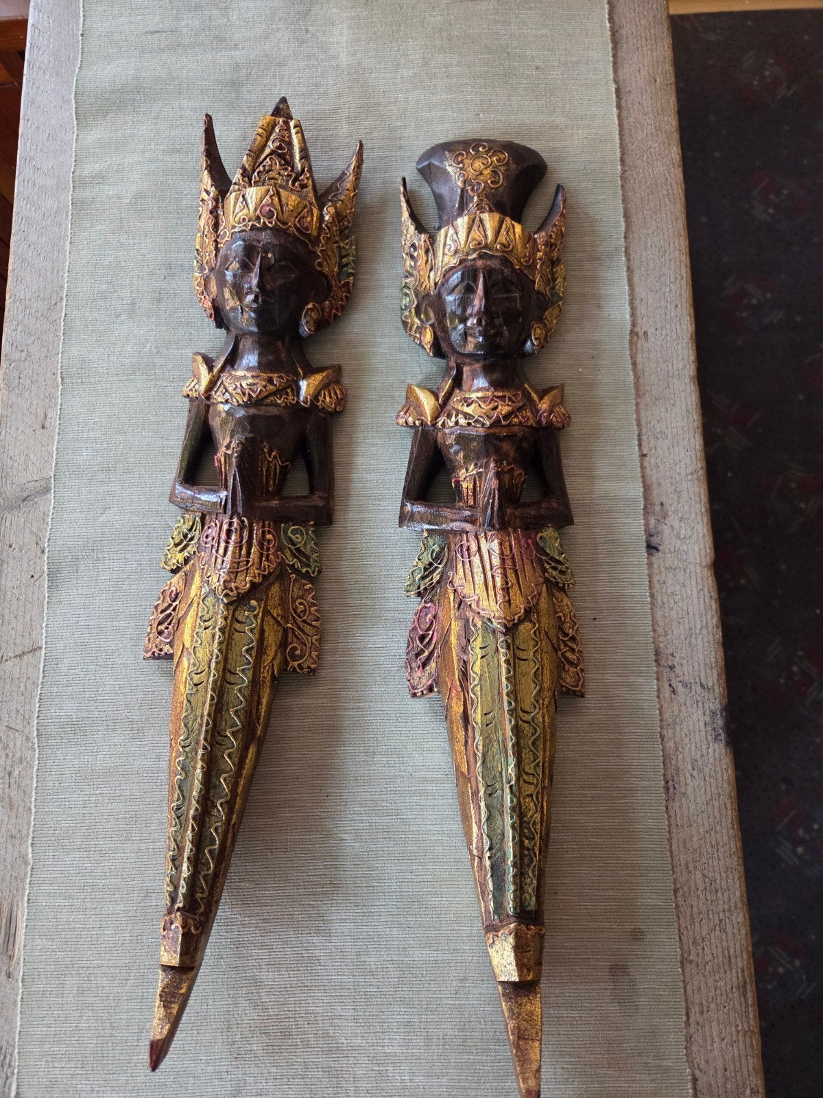 Set van 2 Balinese Houten Wanddecoraties - Danseressen, Handgemaakt, Ophalen of Verzenden, Wanddecoratie, 20 - 50 cm