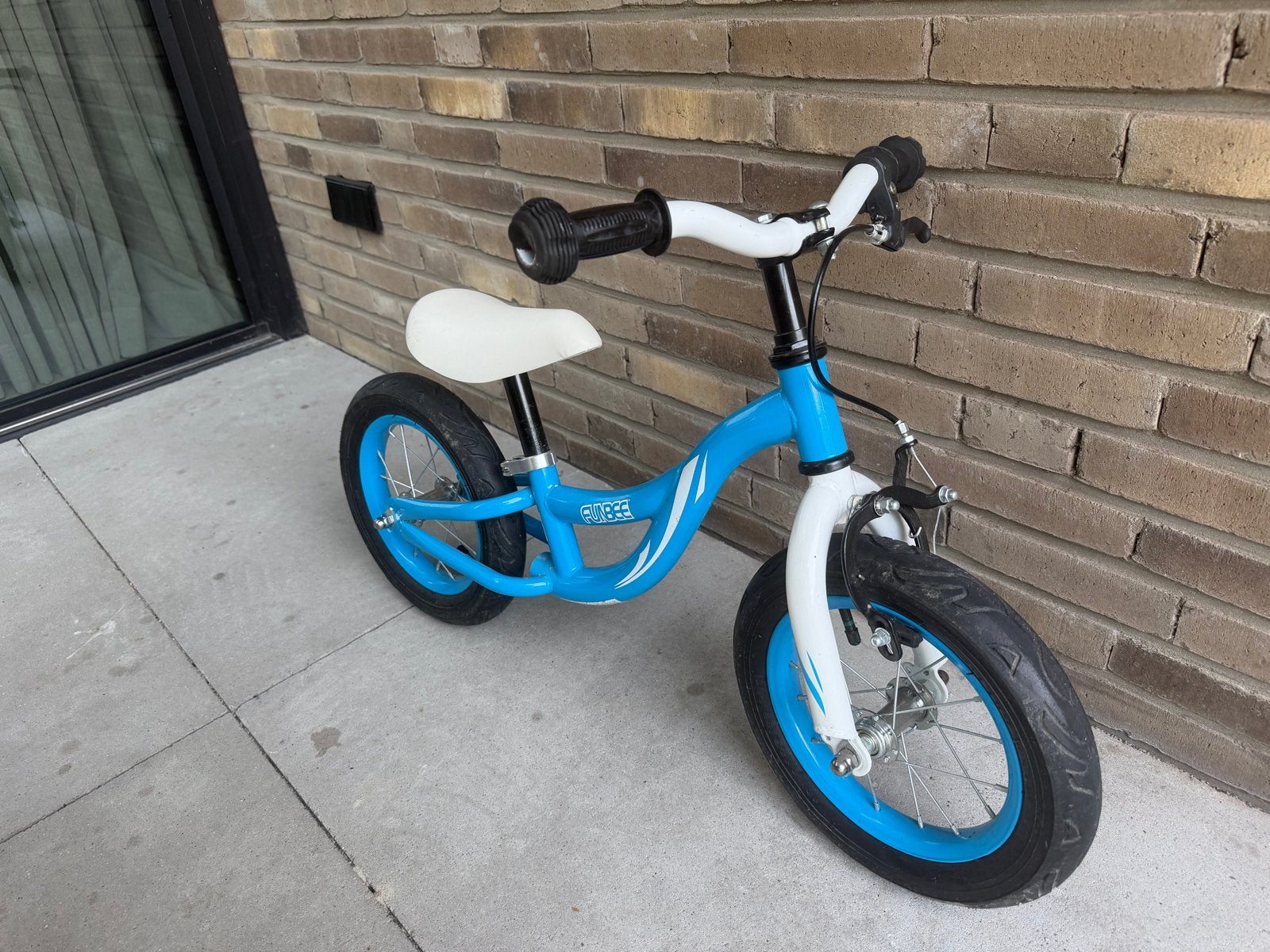 Funbee loopfiets met handrem en luchtbanden, Ophalen, Gebruikt, Loopfiets
