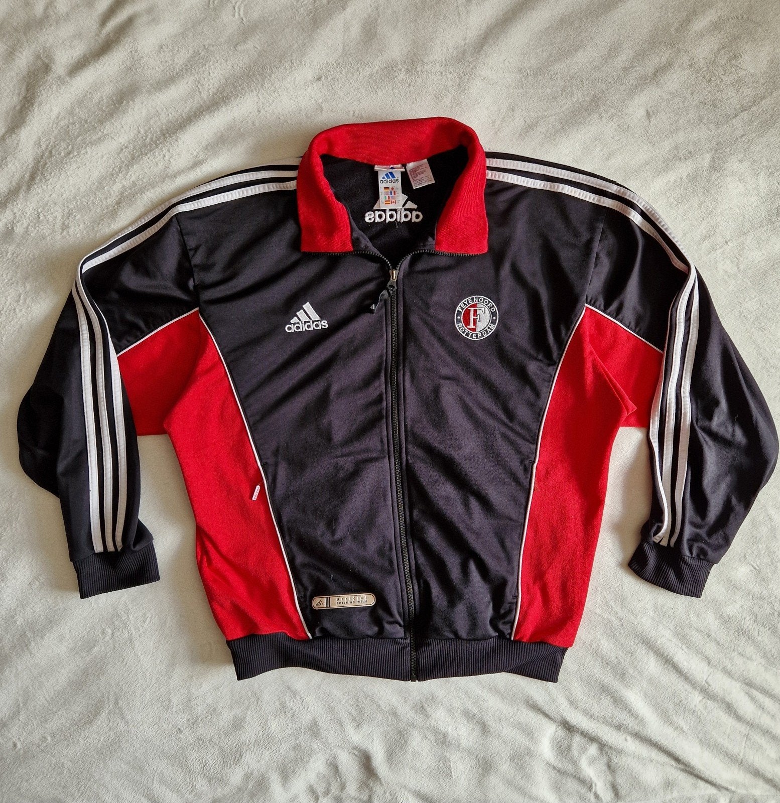 Feyenoord vest Adidas Stad Rotterdam, Kleding | Heren, Sportkleding, Maat 52/54 (L), Ophalen of Verzenden, Adidas, Voetbal