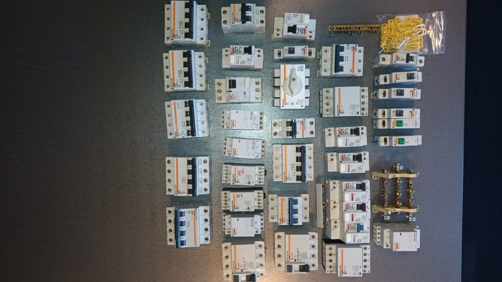 Te koop diverse Din rail automaten, relai's en schakelaars., Doe-het-zelf en Verbouw, Elektra en Kabels, Ophalen, Gebruikt, Overige typen
