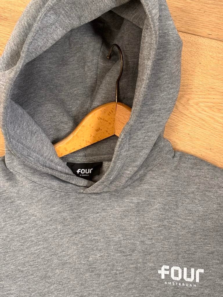 FOUR Amsterdam Hoodie Grijs - Maat XS (valt groot), Ophalen of Verzenden, Gedragen, Overige maten, Grijs