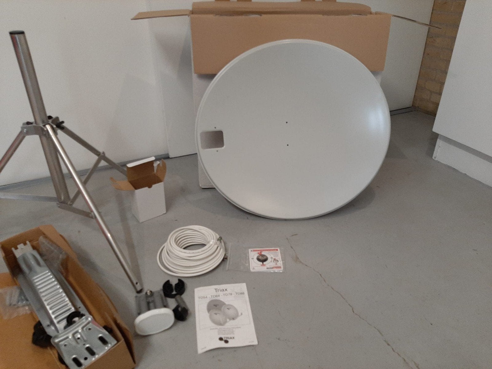 Complete schotelantenne set met statief en accessoires, Audio, Tv en Foto, Schotelantennes, Ophalen, Nieuw, (Schotel)antenne, Overige merken