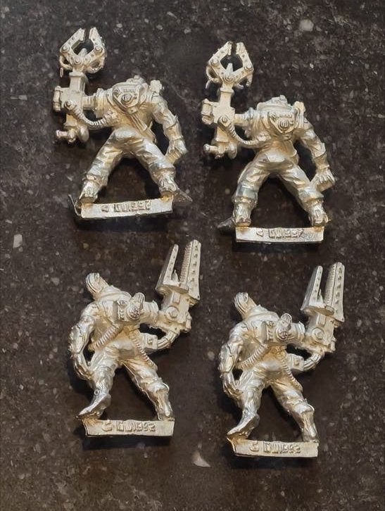 Warhammer 40k Adeptus Mechanicus Metalen Servitors, Ophalen of Verzenden, Zo goed als nieuw
