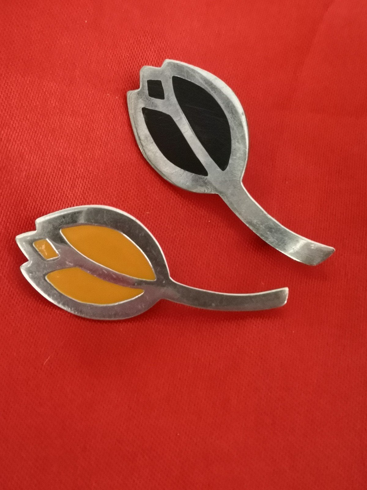 Set van 2 zilveren broches in tulpvorm, 925 zilver, 4 tot 7 cm, Zwart, Ophalen of Verzenden, Zo goed als nieuw