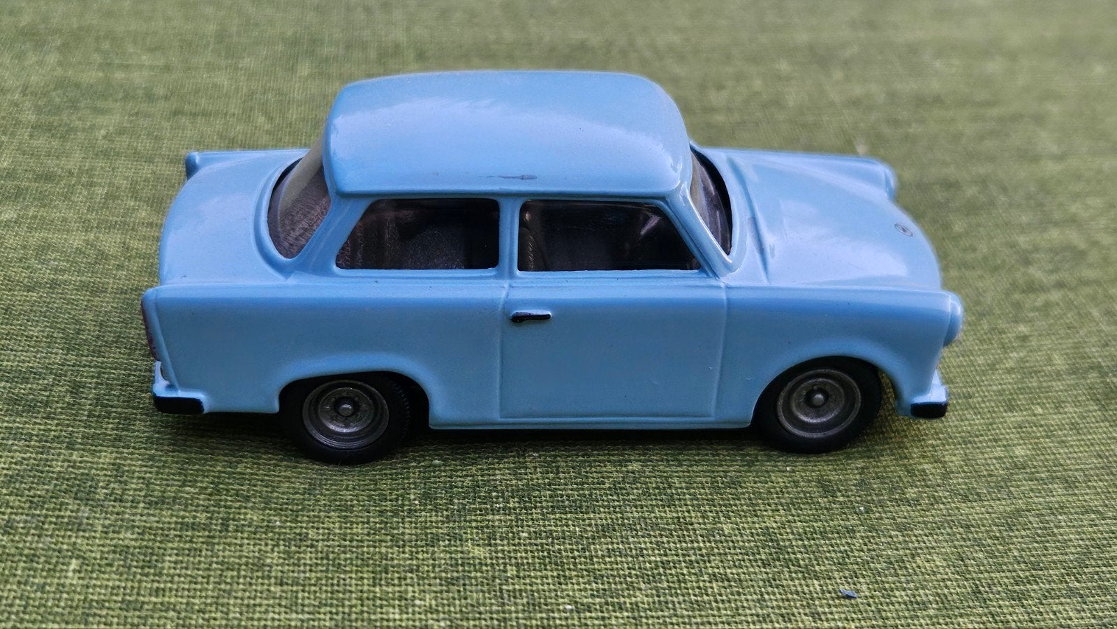 Trabant 601 1:43 Vitesse, Ophalen of Verzenden, Zo goed als nieuw, Auto, Overige merken