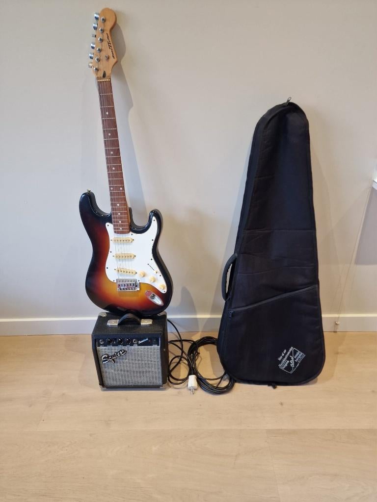 Gitaar + Squier versterker + tas, Muziek en Instrumenten, Snaarinstrumenten | Gitaren | Elektrisch, Gebruikt, Solid body, Overige merken