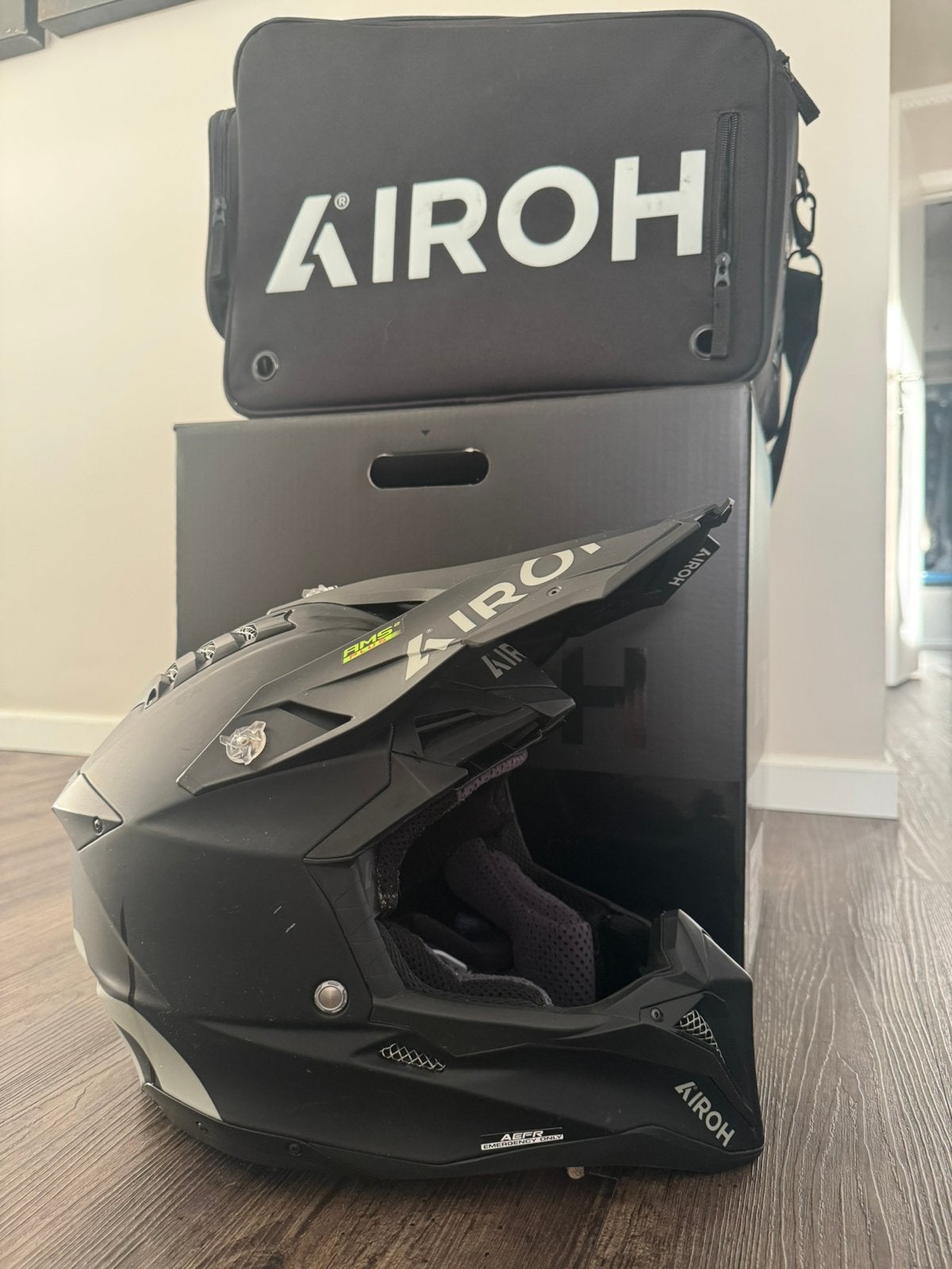 Airoh aviator 3 black S, Motoren, Ophalen of Verzenden, Nieuw