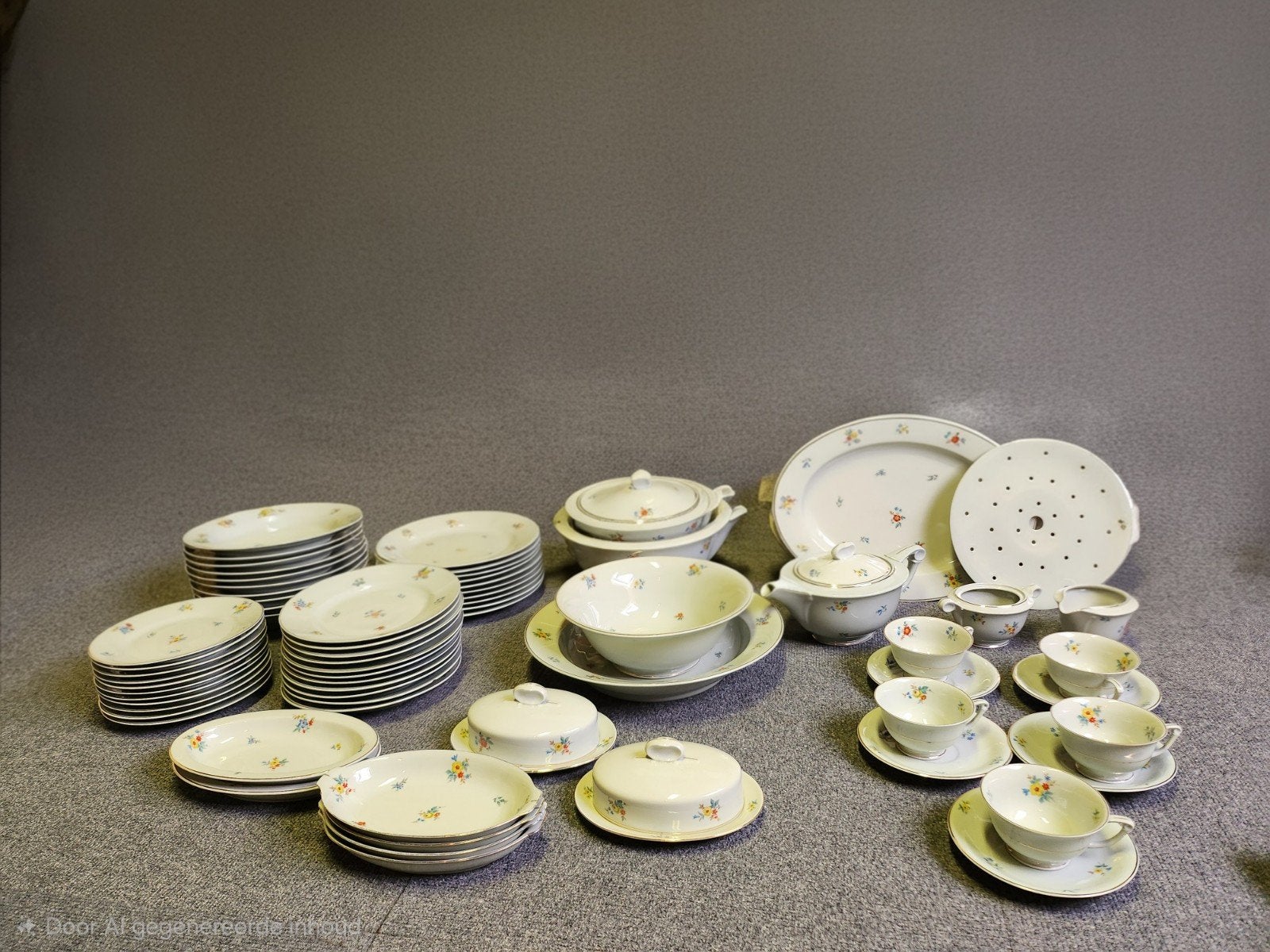 Incompleet Thun servies - Diverse onderdelen, Gebruikt, Overige merken, Klassiek, Ophalen of Verzenden