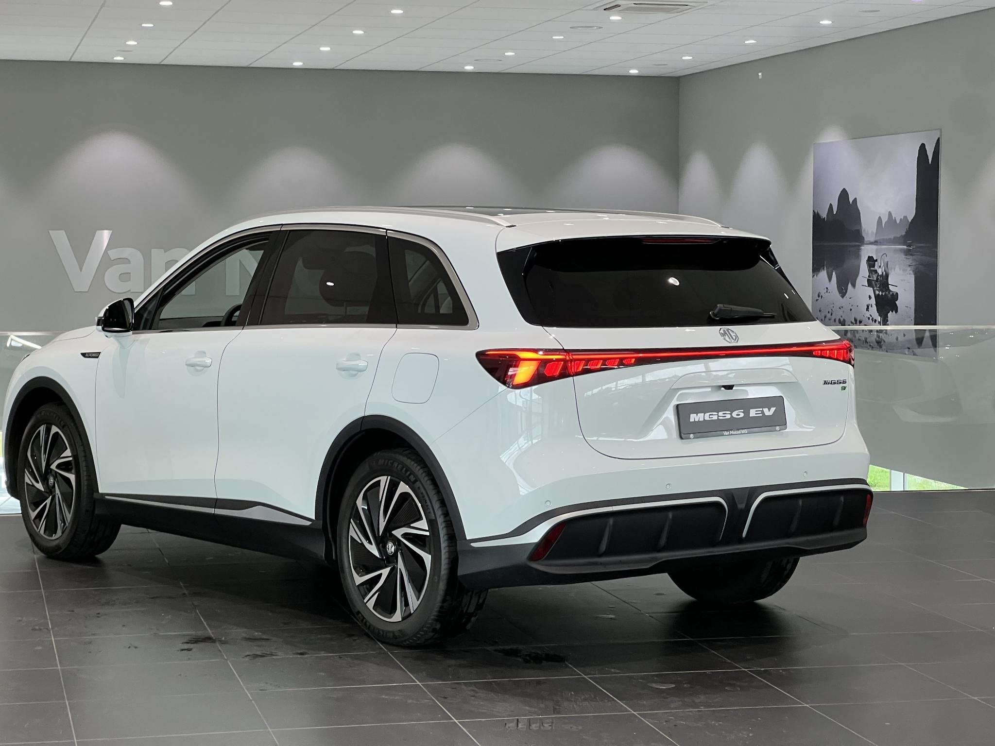 MG MGS6 Luxury 4WD 77 kWh | Dual Motor | 1500kg Trekgewicht, Auto's, Automaat, Overige modellen, Wit, Origineel Nederlands