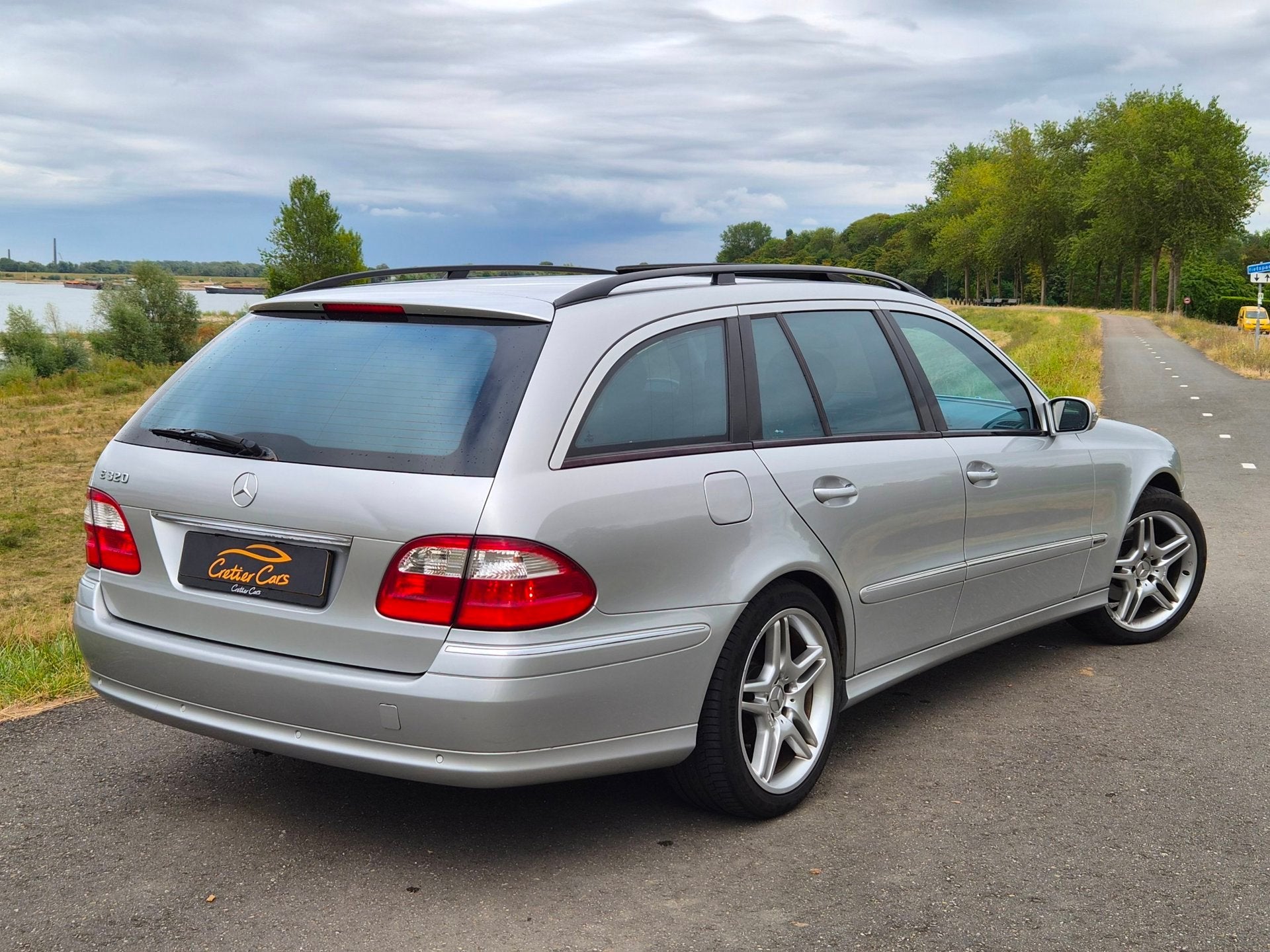 Mercedes-Benz E-klasse Combi 320 Avantgarde | Rijk Uitgerust, Auto's, Automaat, Dealer onderhouden, Achterwielaandrijving, Gebruikt