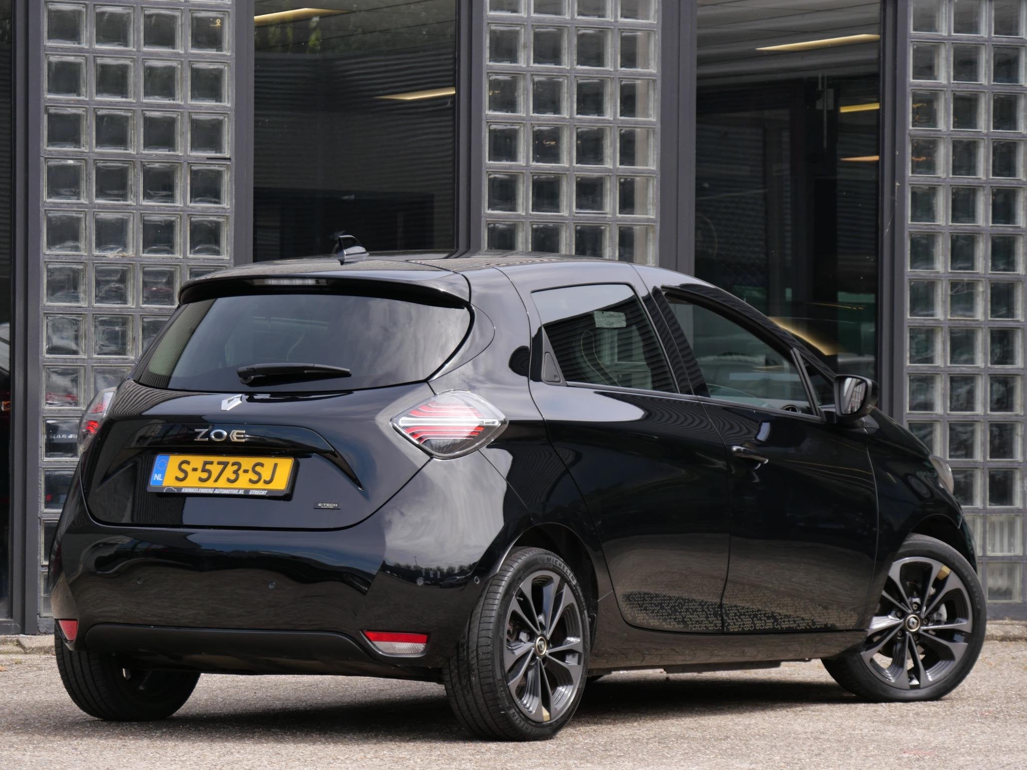 Renault ZOE R135 52kWh ICONIC/ KOOPACCU/ CAMERA/ BLIND SPOT/, Auto's, Dealer onderhouden, 136 pk, Gebruikt, Zwart