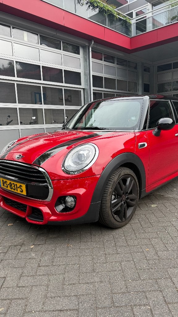 Mini 1.5 Cooper 5 deurs JCW Pakket Auomaat slechts 28000 km, 136 pk, Zwart, Multifunctioneel stuurwiel, Leder en Stof