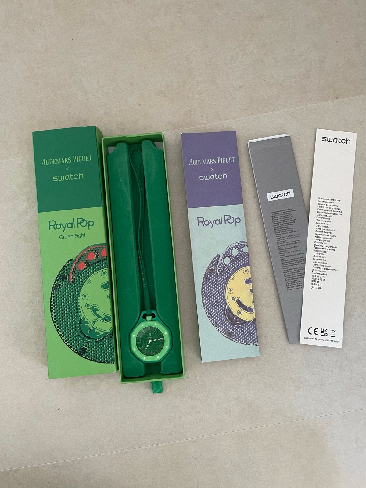AP x Swatch Royal Pop Green Eight, Sieraden, Tassen en Uiterlijk, Overige materialen, Polshorloge, Nieuw, Ophalen of Verzenden