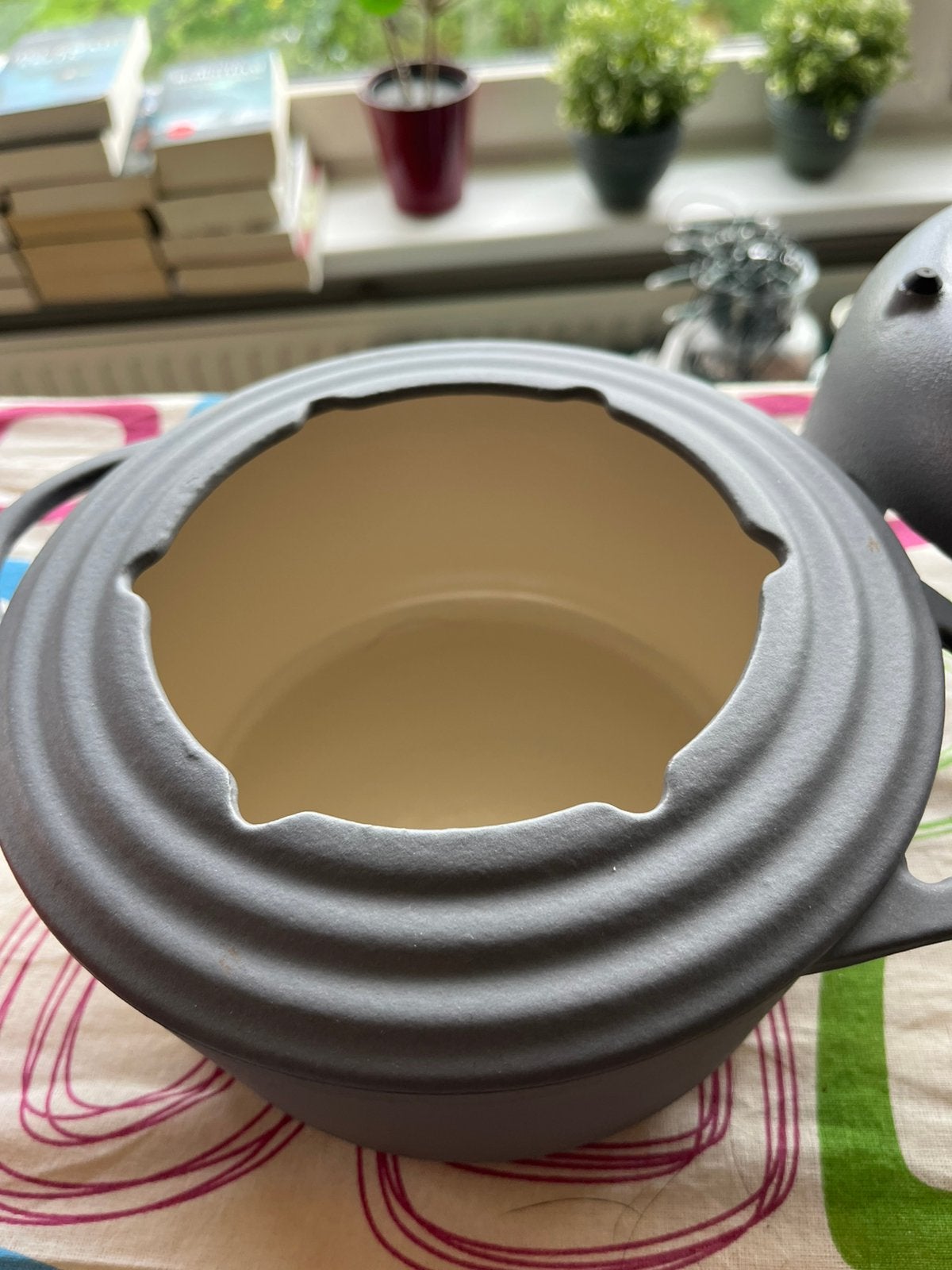 Te koop een gietijzeren pan en een fondue set., Ophalen, Zo goed als nieuw, Gietijzer, Koekenpan of Braadpan