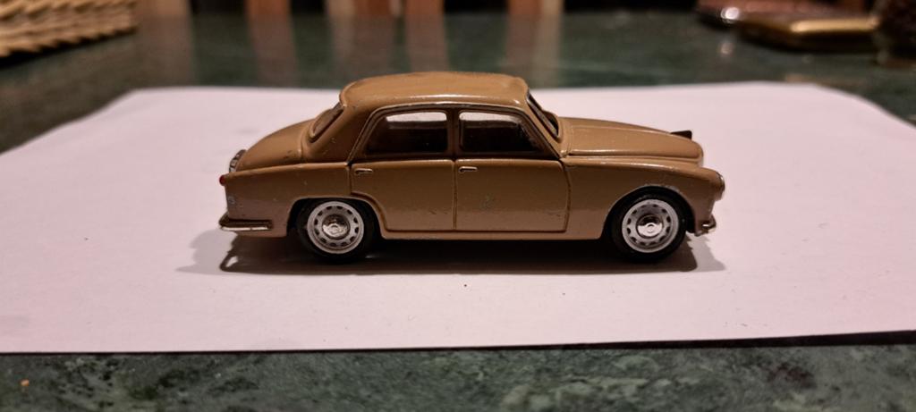 Alfa romeo 1900 1:43, Ophalen of Verzenden, Zo goed als nieuw, Auto, Overige merken