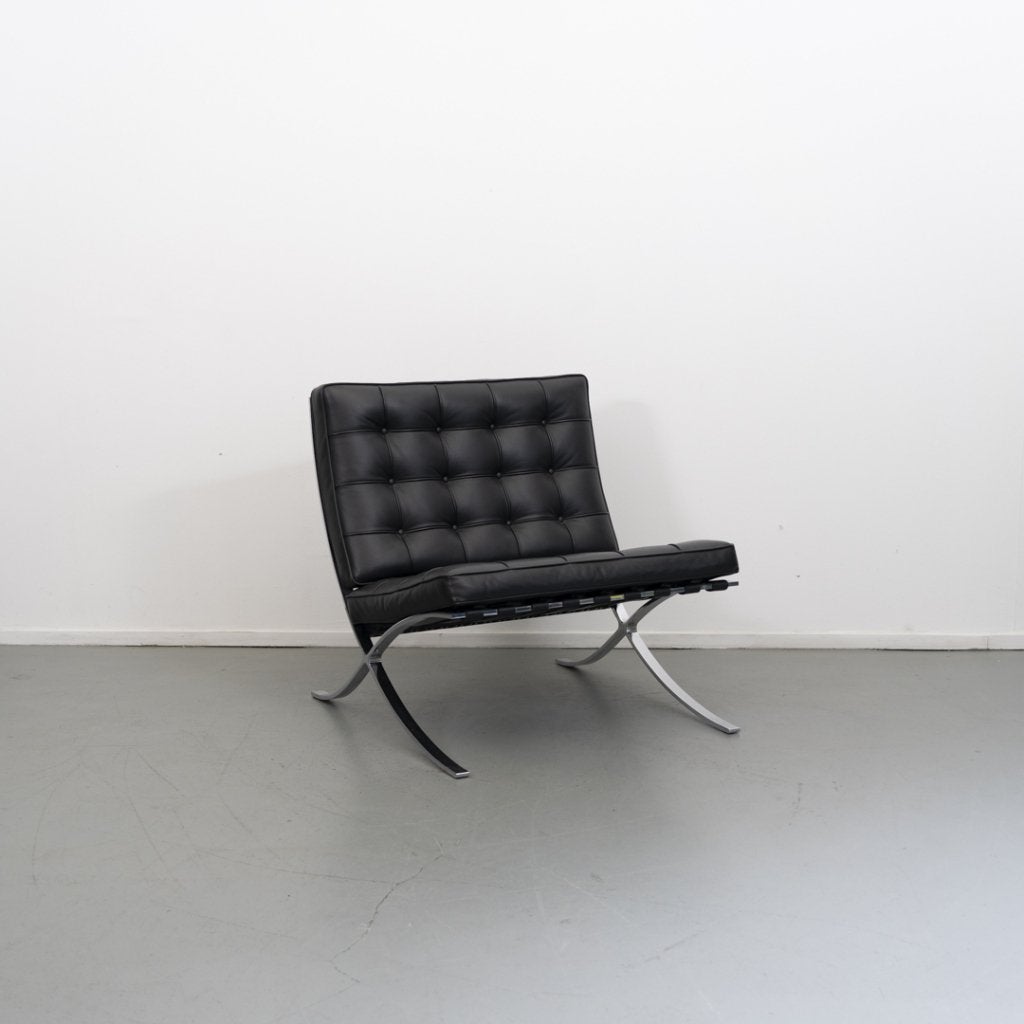 2x Knoll Barcelona Chair Zwart Mies vd Rohe