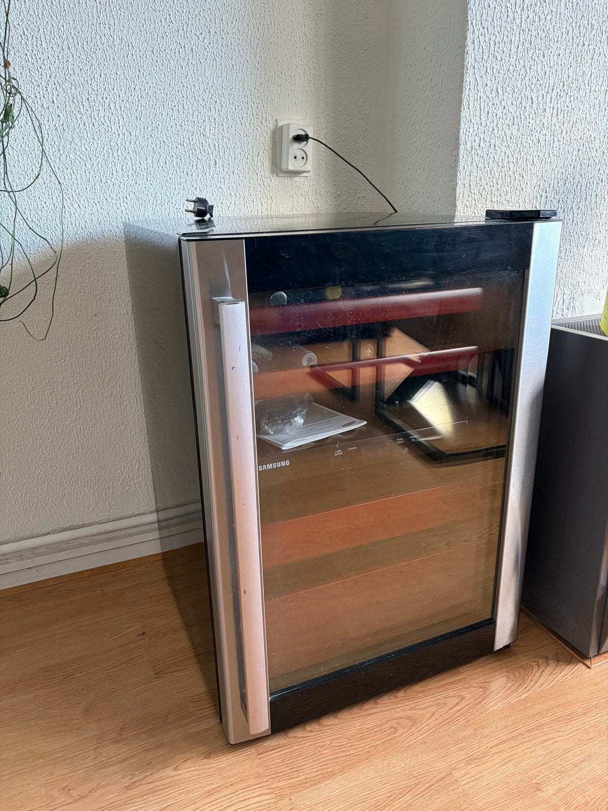 Samsung Wijnkoeler wijnkoelkast 52 flessen, Ophalen, Zonder vriesvak, Minder dan 85 cm, 100 tot 150 liter