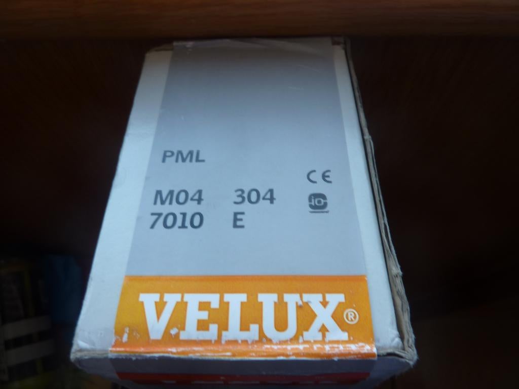 Nieuwe Velux elektrische jaloezie / PML M04 - 304 ( 78 x 98, Ophalen of Verzenden, Nieuw, Grijs