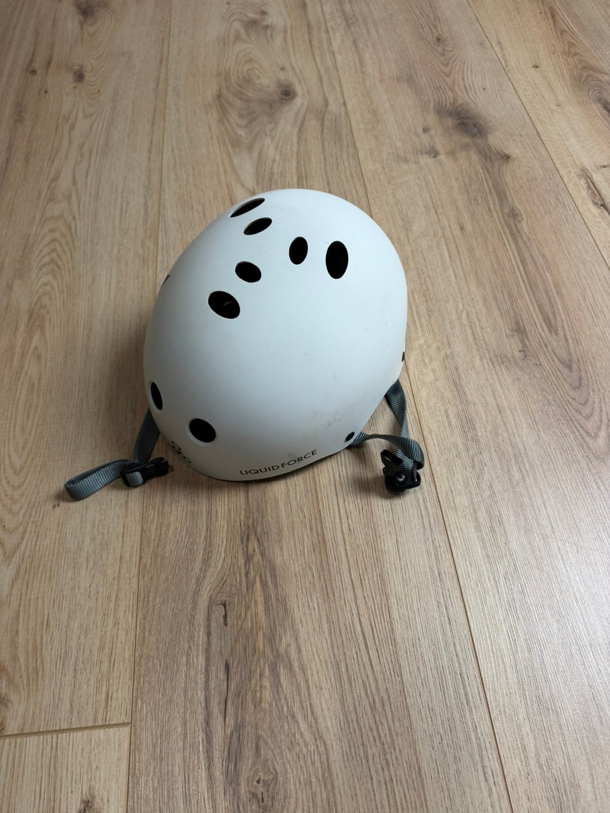 Te koop wakeboard helm maat l, Watersport en Boten, Ophalen of Verzenden, Zo goed als nieuw