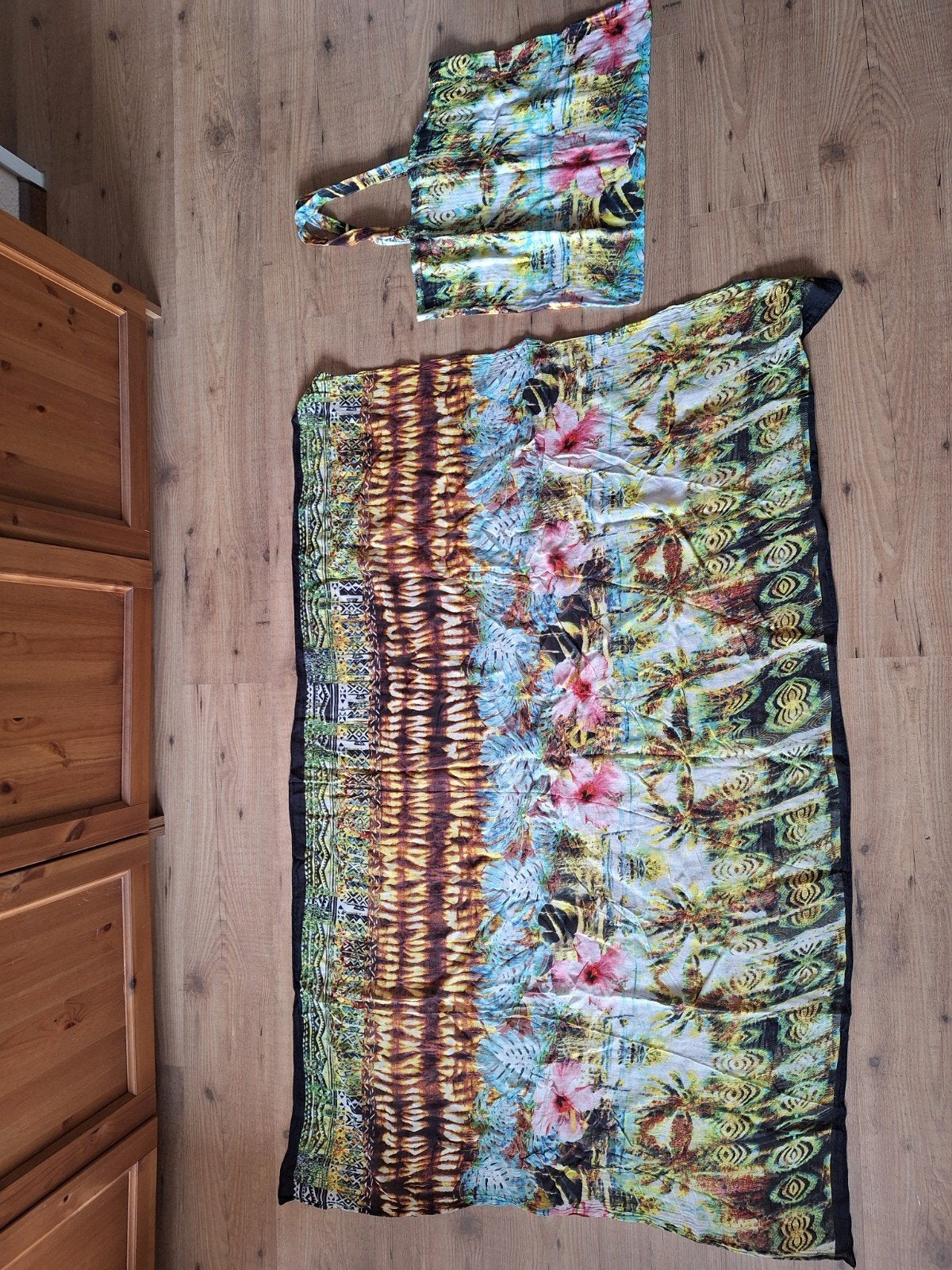 Pareo en bijpassende tas warme tinten, Kleding | Dames, Ophalen of Verzenden, Zo goed als nieuw, Overige typen