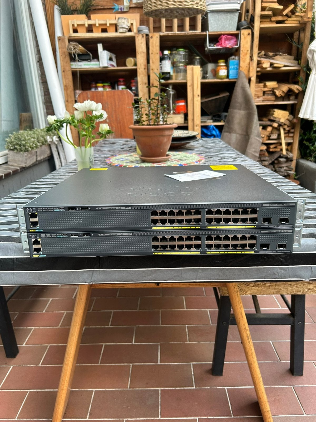 2 STACKED Cisco Catalyst 2960XR-24PD-I 28-Port PoE+ Gigabit, Ophalen of Verzenden, Gebruikt