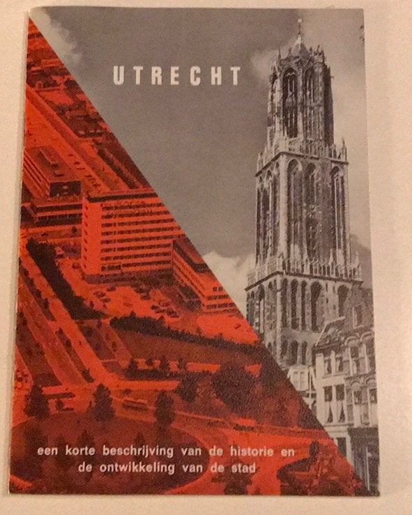 1974, Utrecht, v.d.historie en ontwikkeling v.d.stad Utrecht, Ophalen of Verzenden, 20e eeuw of later, Gelezen