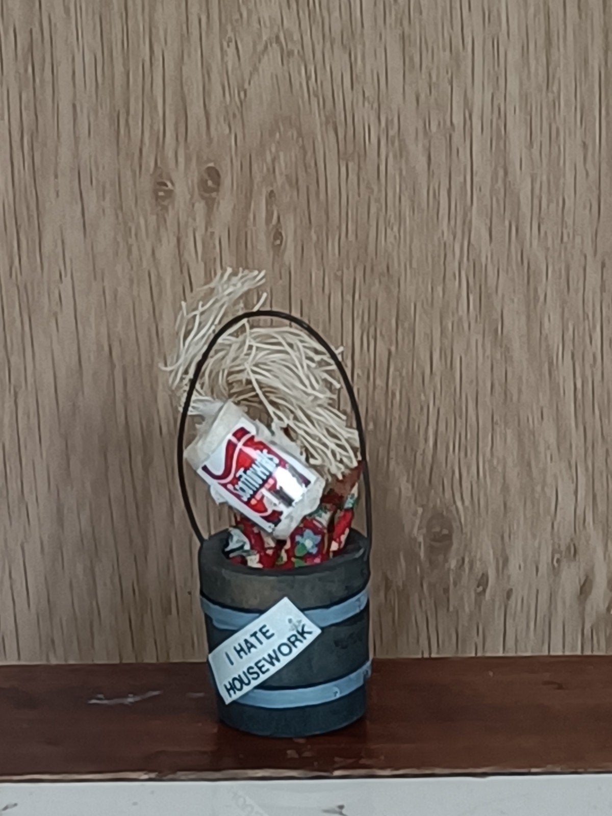 Leuk poppenhuis werk emmertje 1:12, Ophalen of Verzenden, Zo goed als nieuw, Poppenhuis