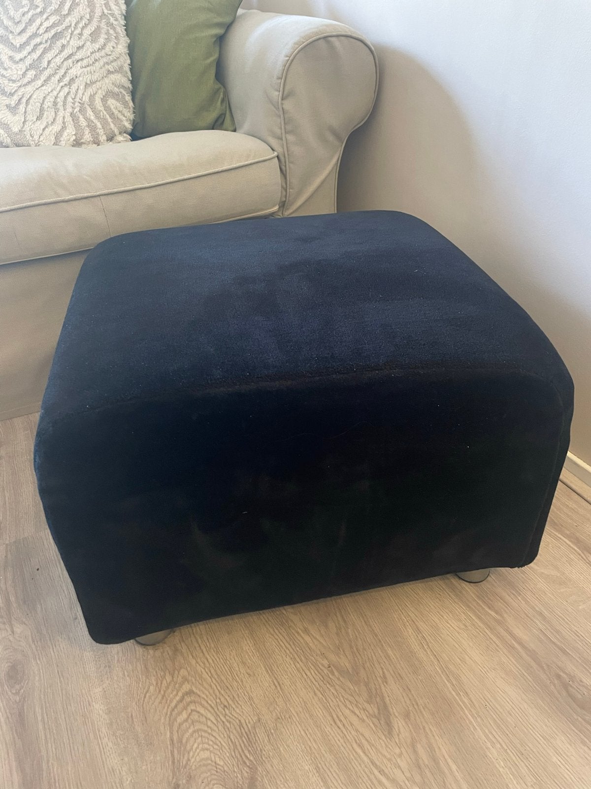 Zwarte poef, Ophalen, Gebruikt, Stof, 50 tot 75 cm