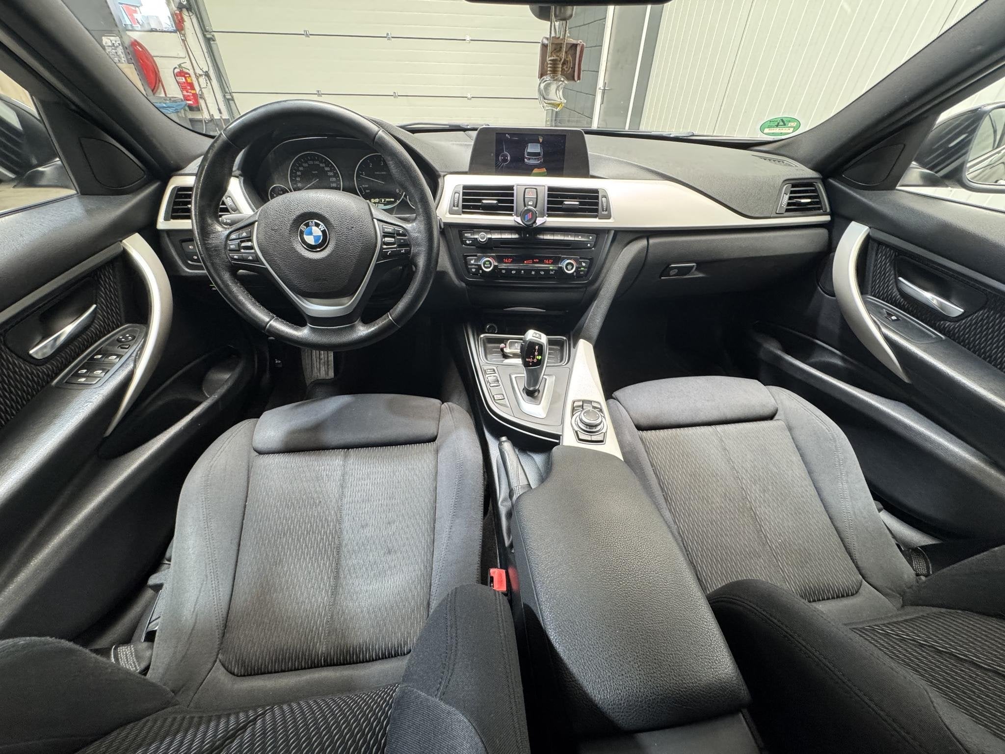 Foto 10 van BMW 3-serie Touring 320d EfficientDynamics Edition High Exec