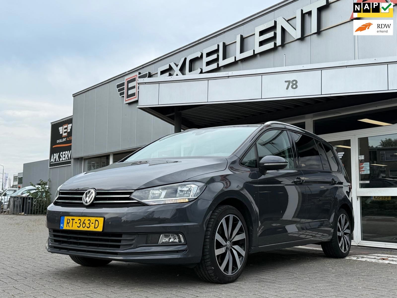 Volkswagen Touran 1.4 TSI DSG Comfortline Business | Navigat, Gebruikt, 4 cilinders, 150 pk, Origineel Nederlands