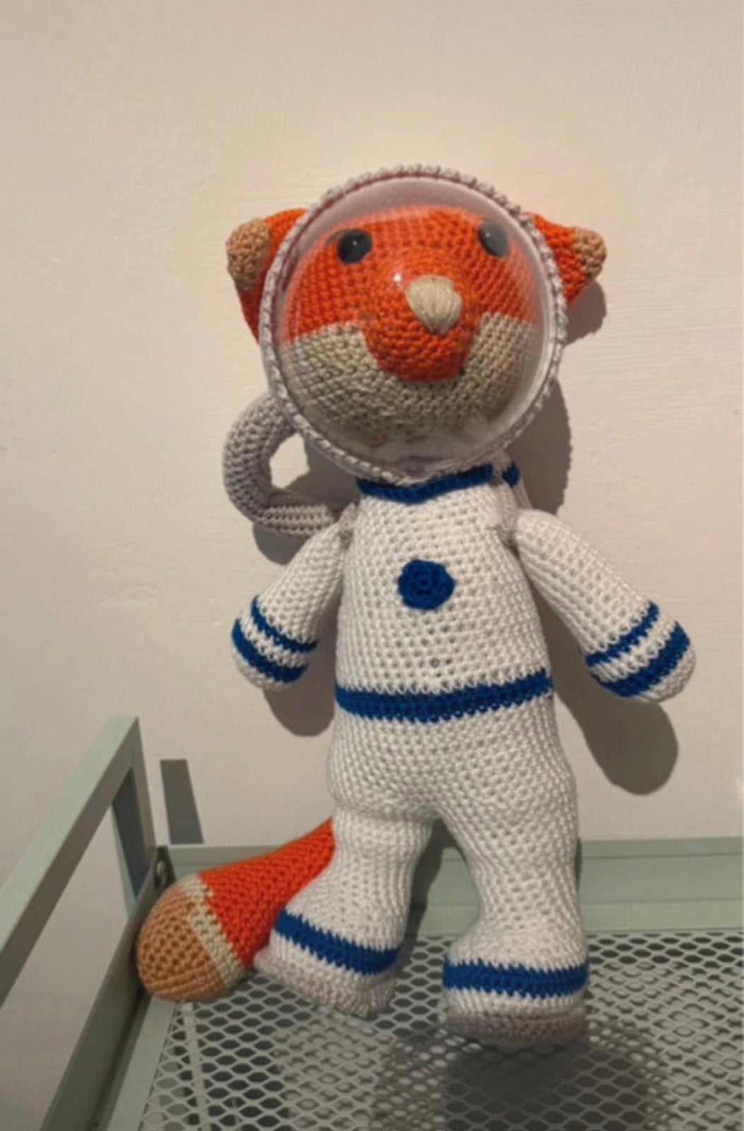 Zelf Gehaakte vos astronaut, Kinderen en Baby's, Speelgoed | Knuffels en Pluche, Handgemaakt, Nieuw, Ophalen of Verzenden, Middelgroot (20 tot 80 cm)