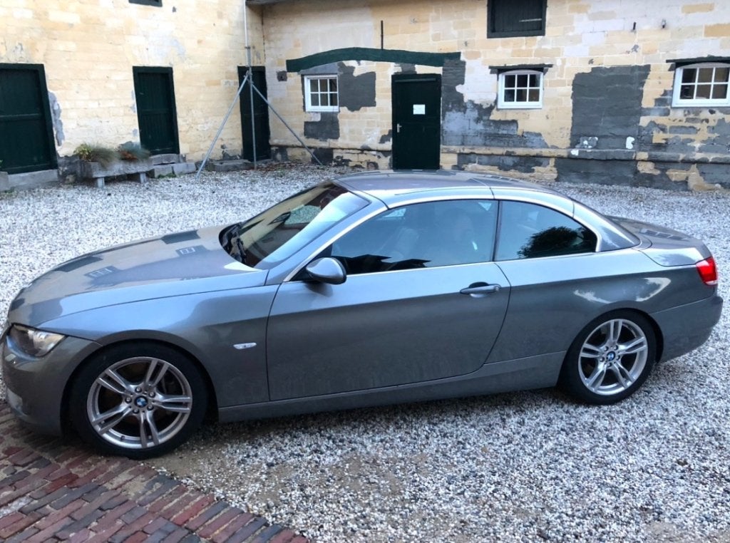 Foto 8 van BMW 3-Serie 3.0 I 330 Cabrio AUT 2008 Grijs