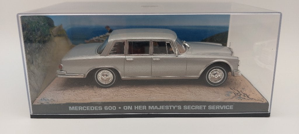 #32 Mercedes Benz 600 James bond auto met boekje, Hobby en Vrije tijd, Modelauto's | 1:43, Verzenden, Nieuw, Auto, Universal Hobbies