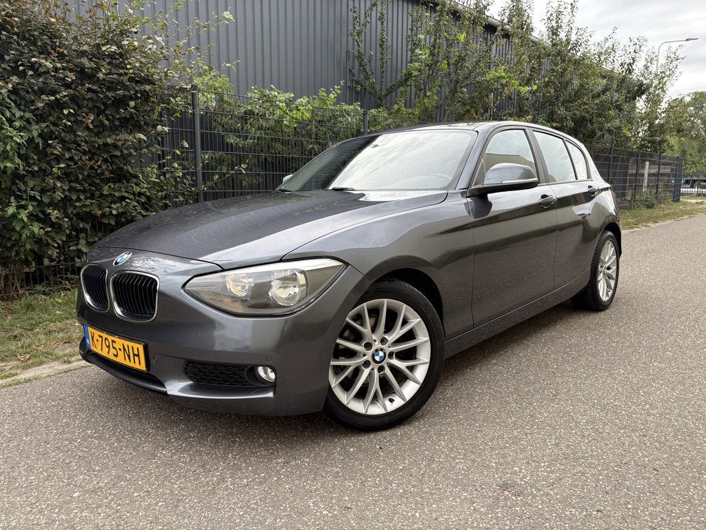 BMW 1-serie 116i Business+ / 5-DEURS / AIRCO / NAVI / STOELV, Auto's, BMW, Bedrijf, Te koop, 1-Serie, ABS, Airbags, Airconditioning