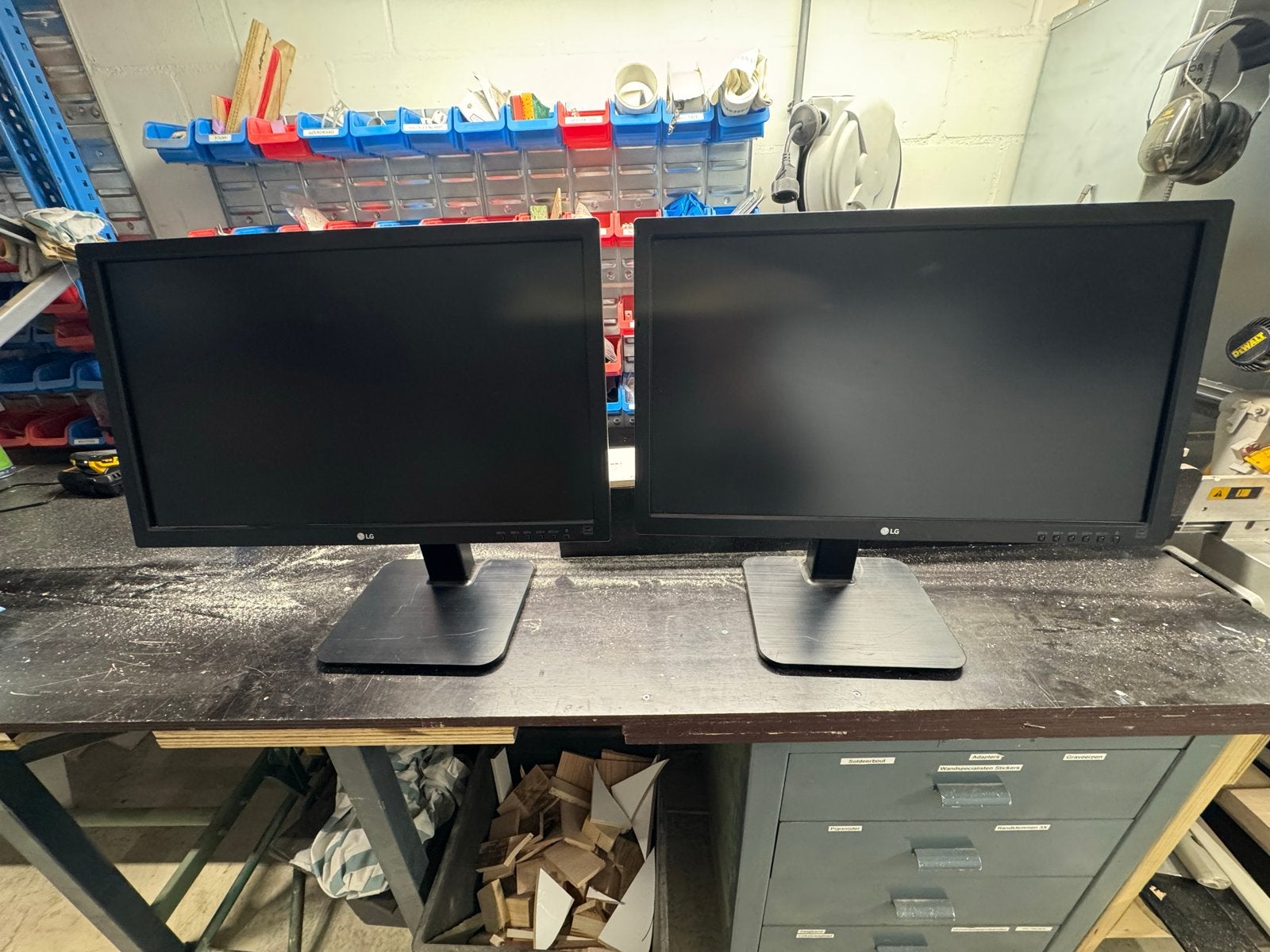 2x LG 24MB37PM-B 24 inch Full HD IPS Monitor, IPS, In hoogte verstelbaar, Full HD, Ophalen of Verzenden