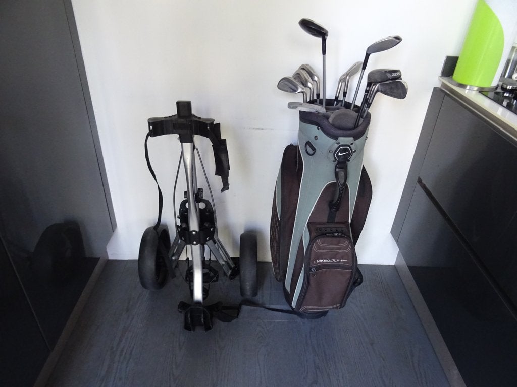 GOLFSET RECHTSHANDIG MET TROLLEY EN COMPLETE SET CLUBS, Sport en Fitness, Ophalen of Verzenden, Zo goed als nieuw, Set, Overige merken