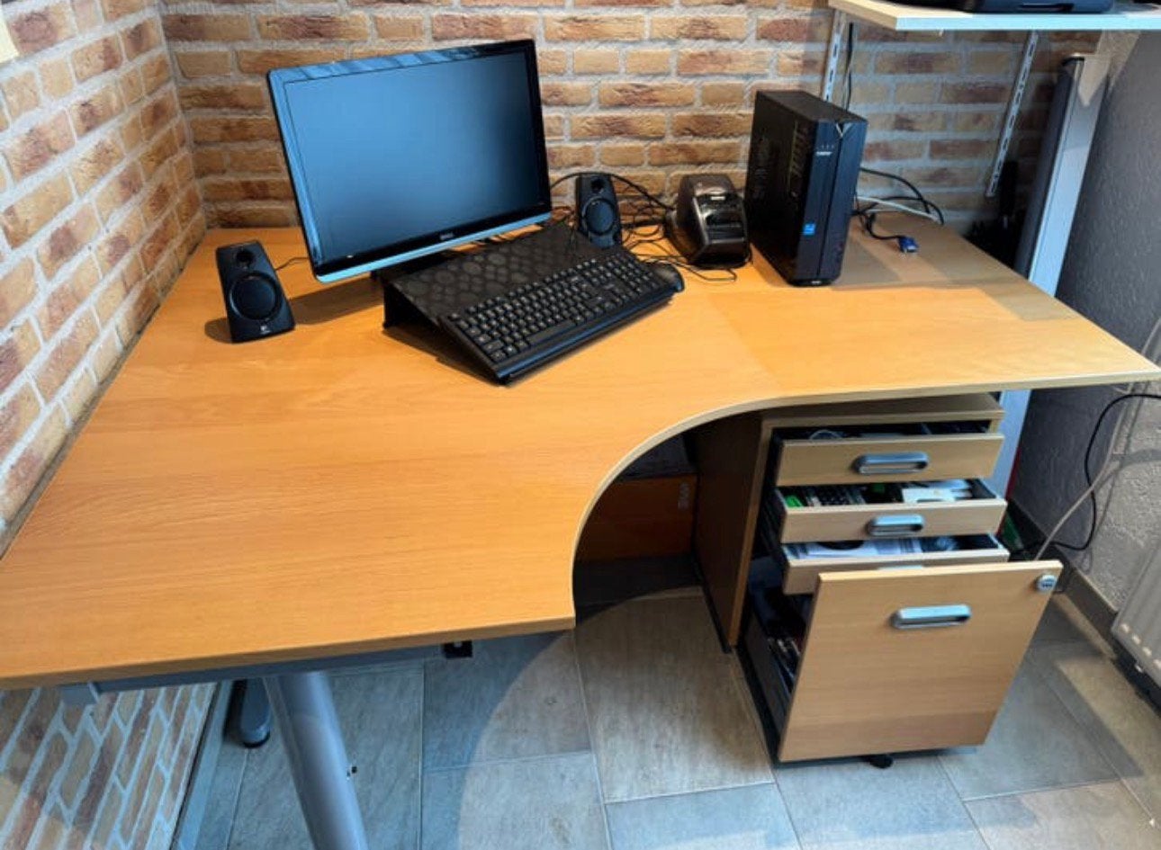 Hoekbureau met bureau kastje, Ophalen, Gebruikt