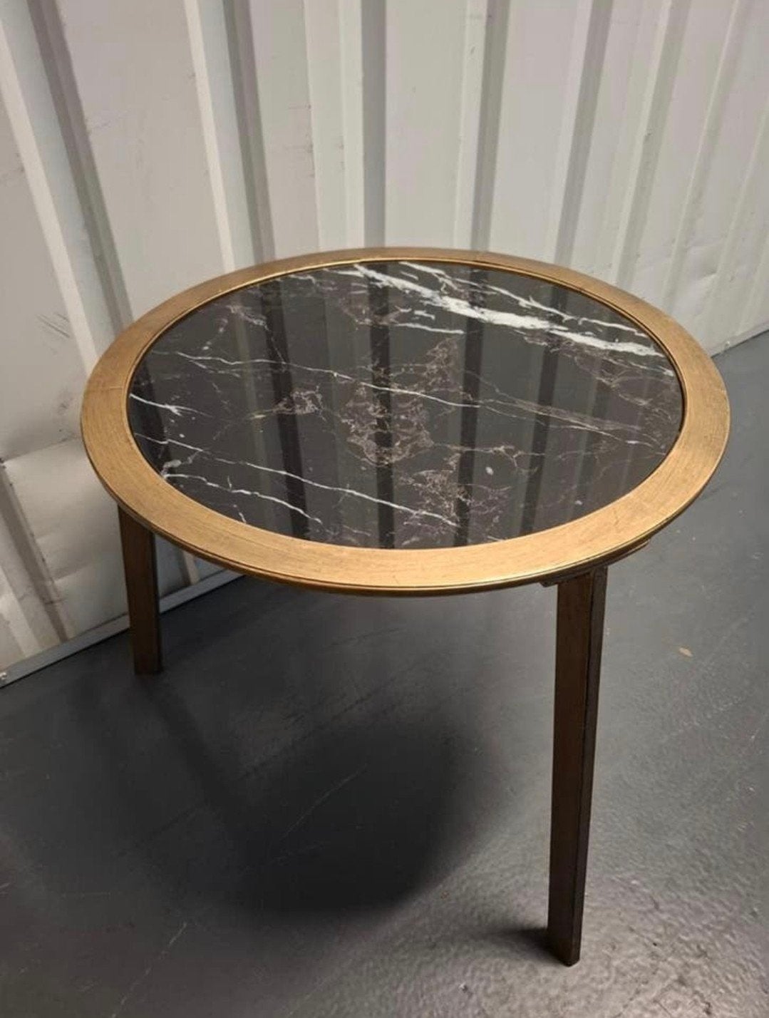 Salontafel/bijzettafel goudkleurig, glazen blad marmerlook, Minder dan 55 cm, Gebruikt, Rond, Glas