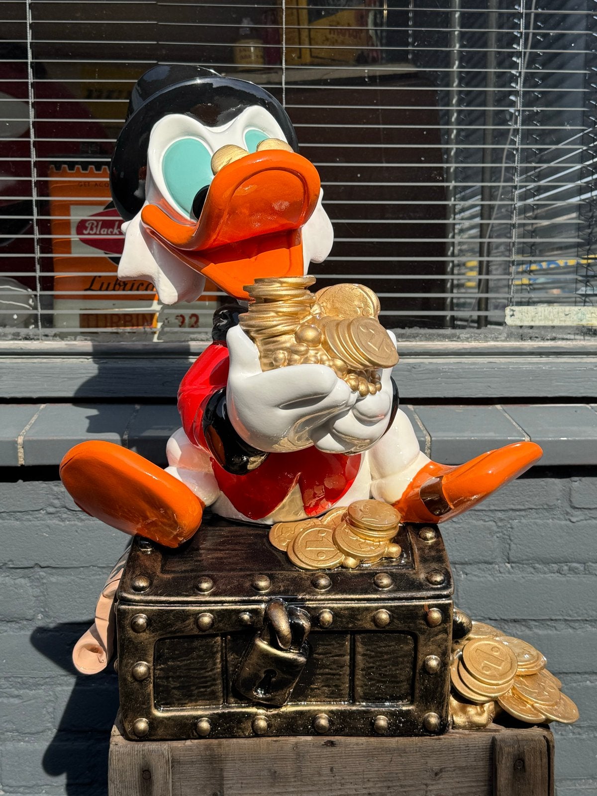 Dagobert Duck Beeldje met Schatkist - Disney Figuur, Verzamelen, Ophalen, Donald Duck, Zo goed als nieuw, Beeldje of Figuurtje