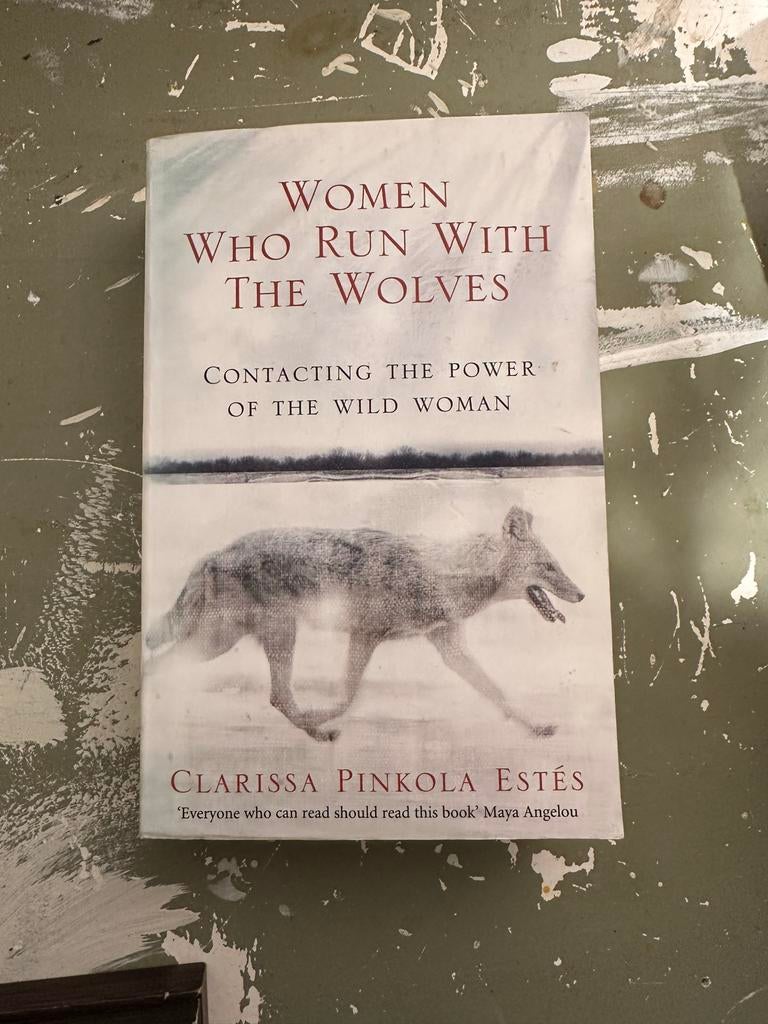 Women Who Run With The Wolves - Clarissa Pinkola Estés, Ophalen of Verzenden, Zo goed als nieuw, Spiritualiteit algemeen, Achtergrond en Informatie