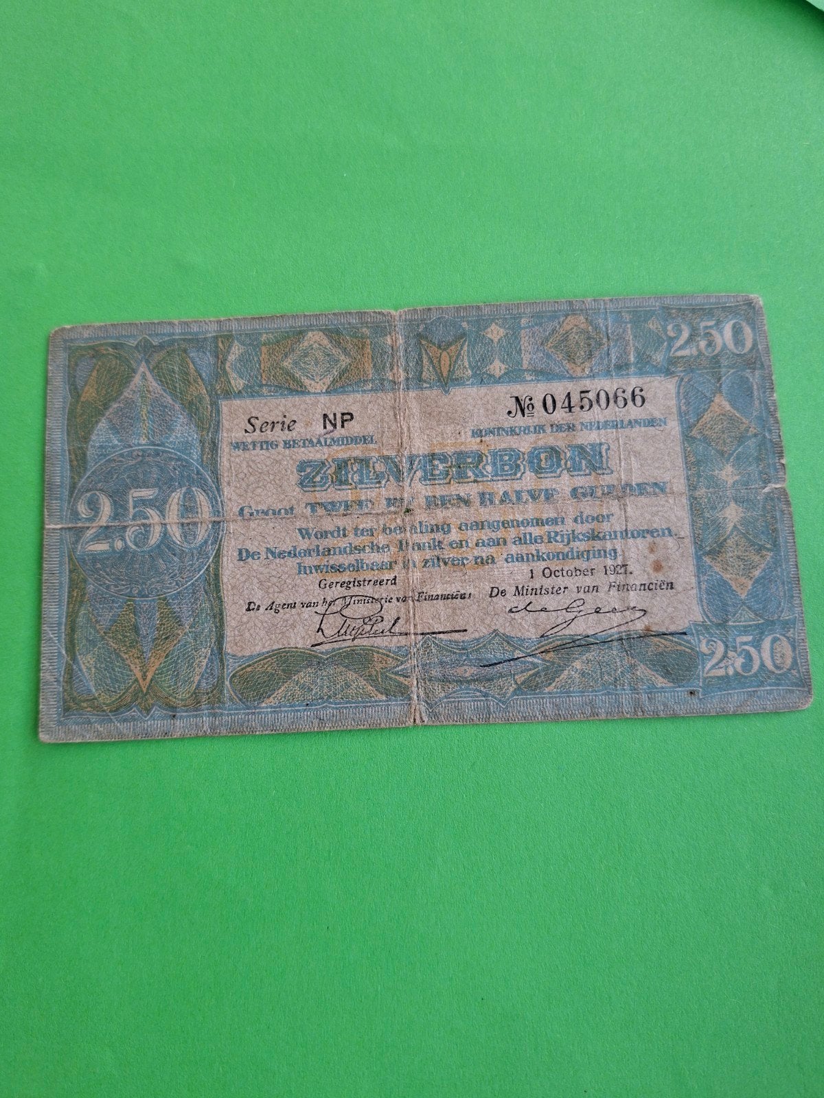 2,5 gulden Zilverbon uit 1927
in ZF-
Centrumgaatje
Serie num, Ophalen of Verzenden, 2½ gulden, Los biljet