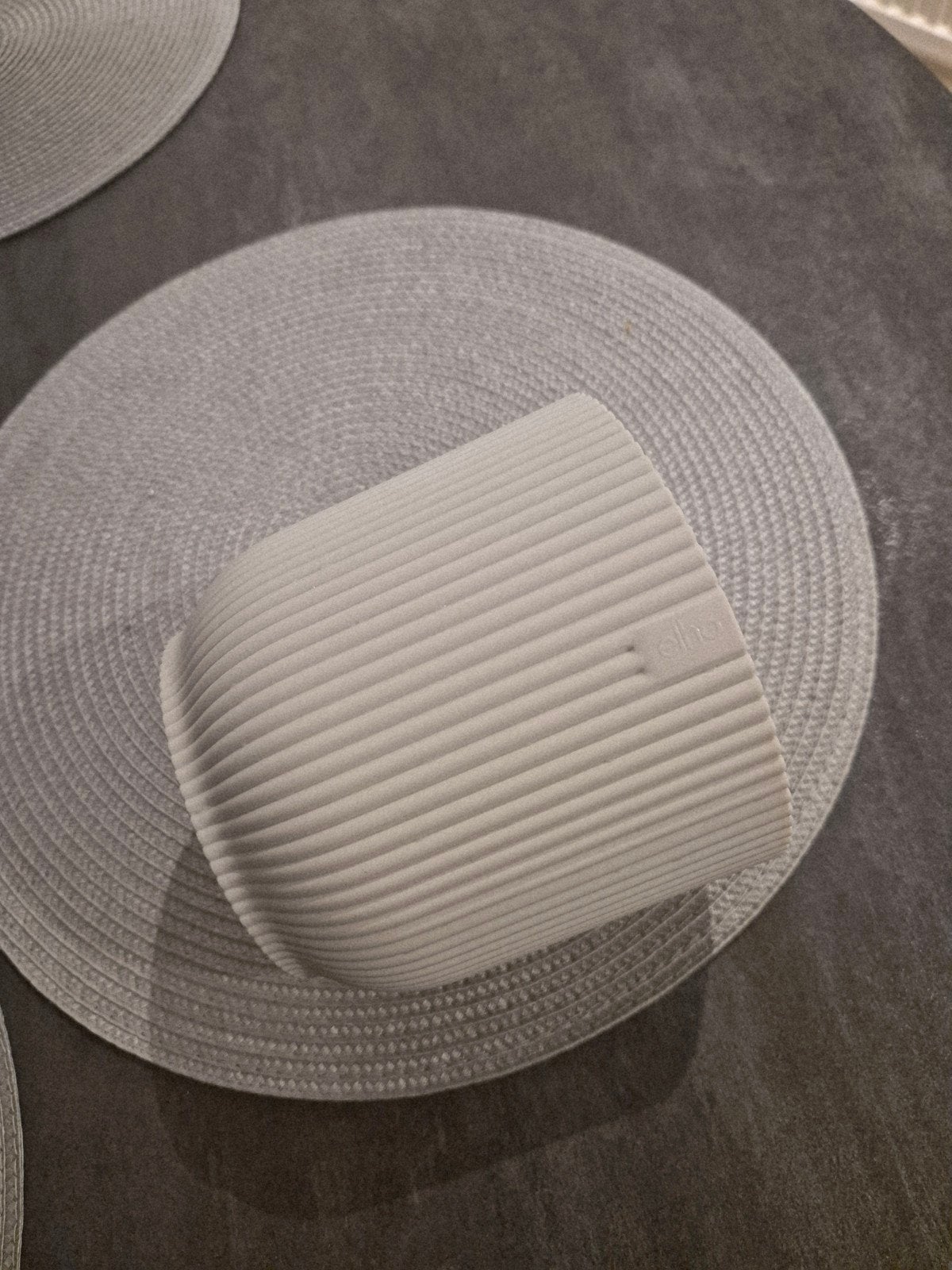 Elho White Ribbed Plant Pot – Like New, Ophalen of Verzenden, Zo goed als nieuw, Grijs