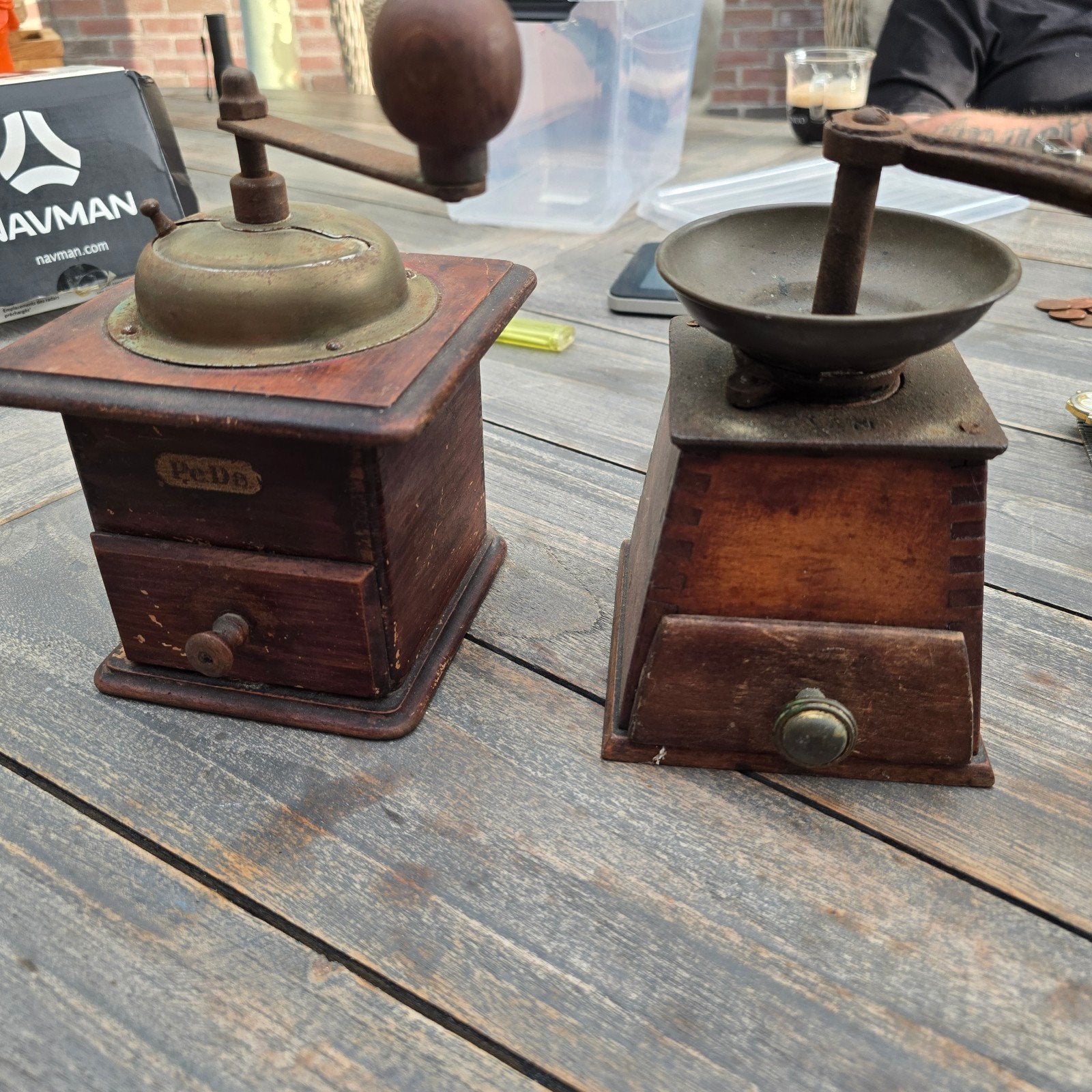 2 Antieke Koffiemolens - Decoratief en Functioneel, Antiek en Kunst, Ophalen
