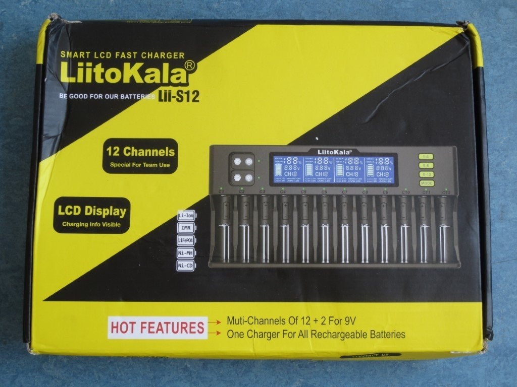 LiitoKala Lii-S12 oplader voor 12 batterijen, Audio, Tv en Foto, Accu's en Batterijen, Ophalen of Verzenden, Zo goed als nieuw