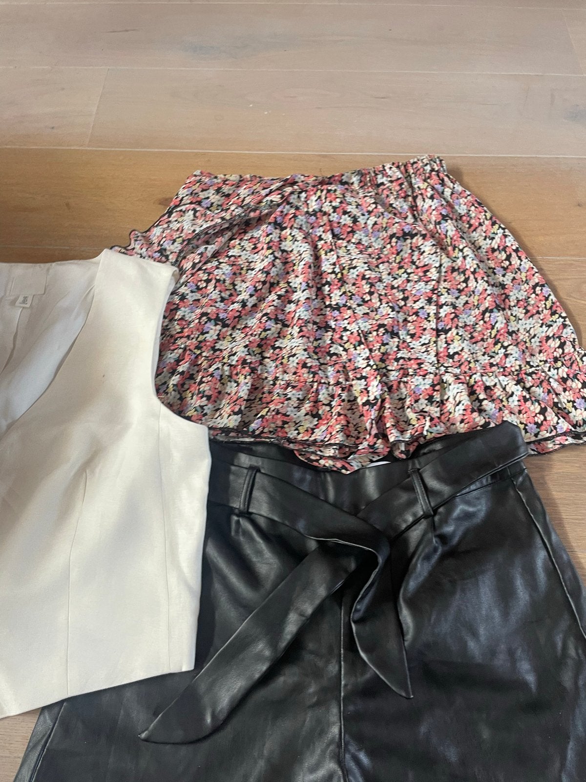 Dameskleding set: gilet en 2 broeken (Lofty, Peace n Love), Kleding | Dames, Ophalen, Gedragen, Maat 38/40 (M), Meerkleurig
