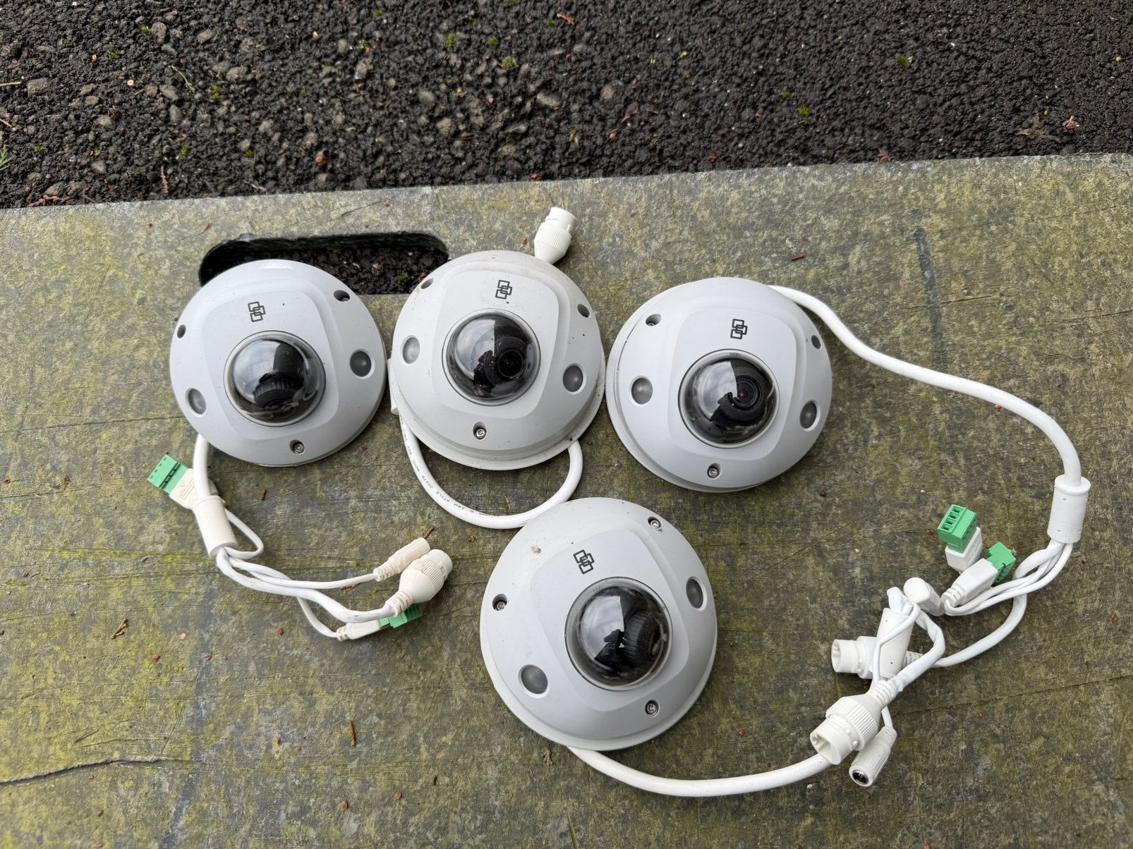 4x Interlogix TVW-5605 IP Dome Camera, Ophalen of Verzenden, Zo goed als nieuw, Binnencamera