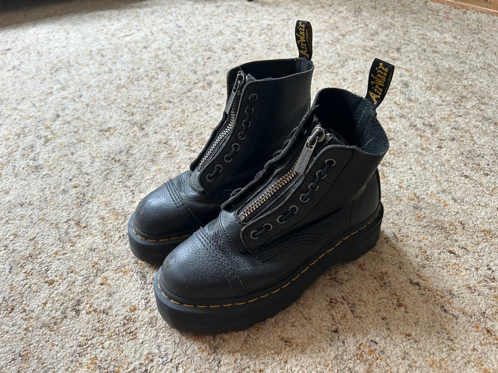 Dr Martens Platform, Kleding | Dames, Schoenen, Ophalen of Verzenden, Zo goed als nieuw, Zwart
