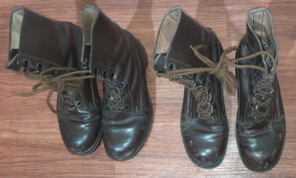 2 paar legerkistjes origineel dienstplicht M66 maat 42B, Verzamelen, Ophalen of Verzenden, Landmacht, Nederland, Kleding of Schoenen
