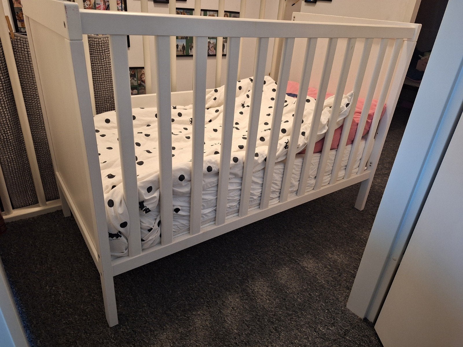 IKEA Sundvik babybedje met Nattapa zijsteun, Ophalen, Modern, Scandinavisch, Wit, 190 cm of minder