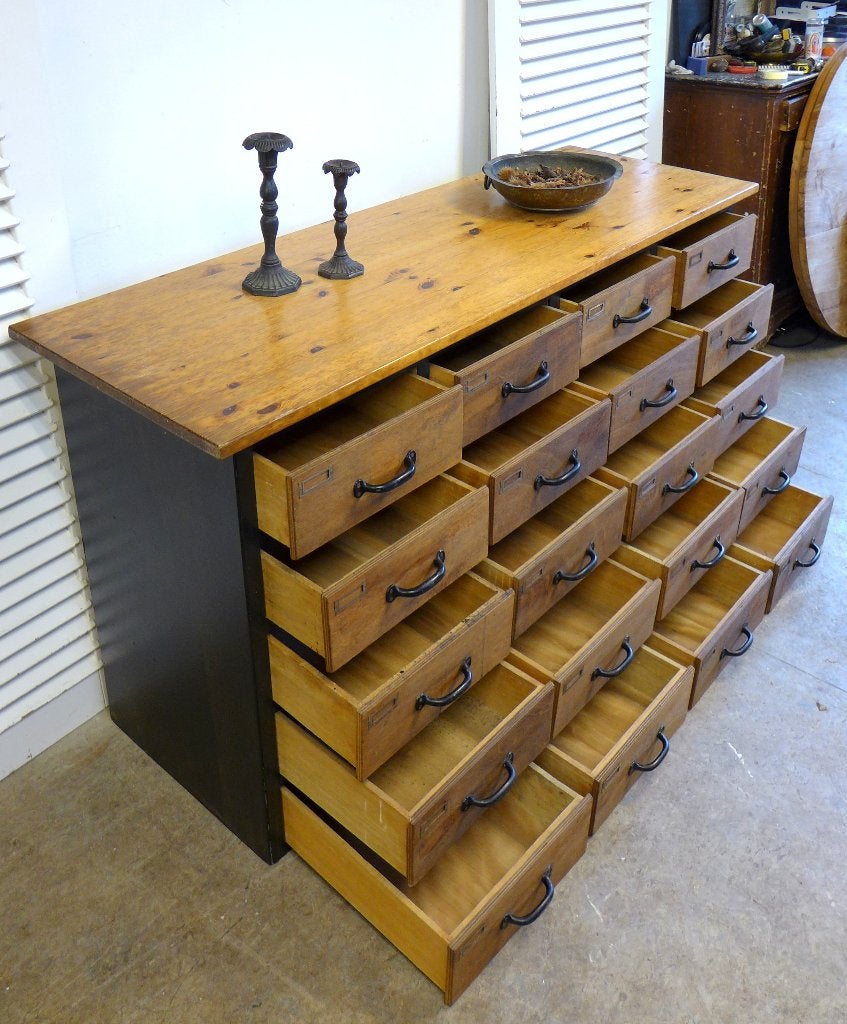 Foto 6 van Prachtige vintage werkbank toonbank  ladekast